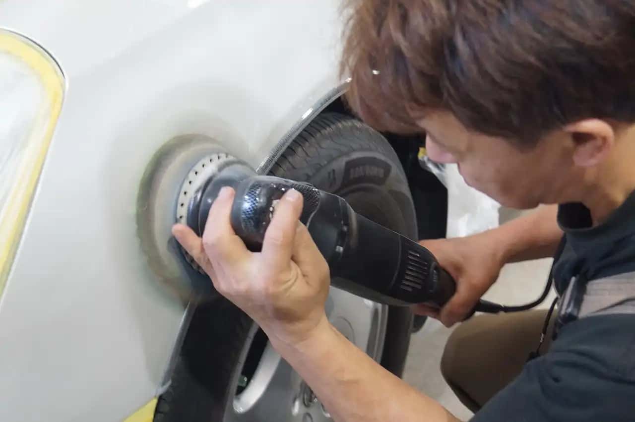 工程を踏み塗装面を整えていきます!