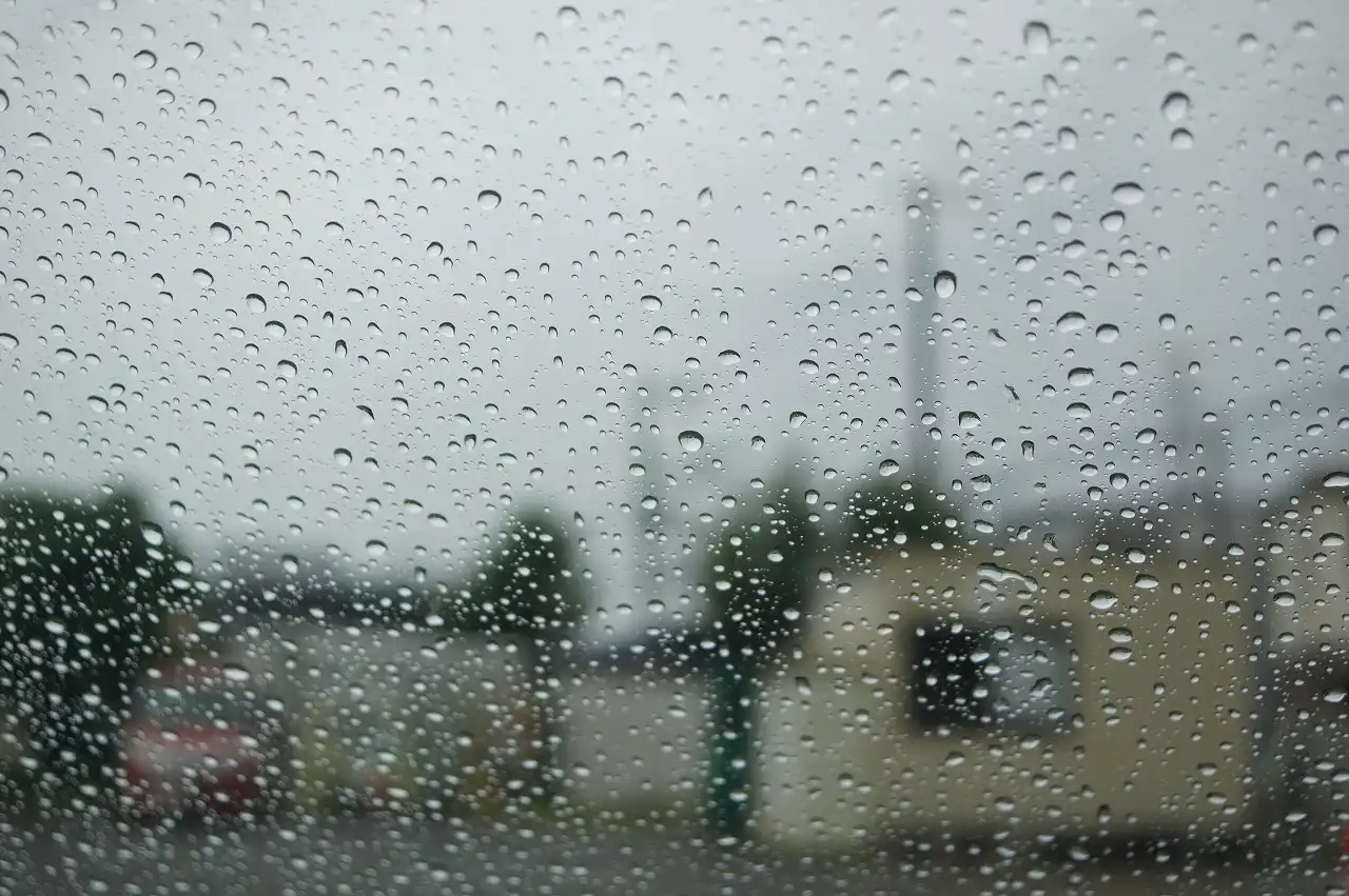 雨が降るばかりです