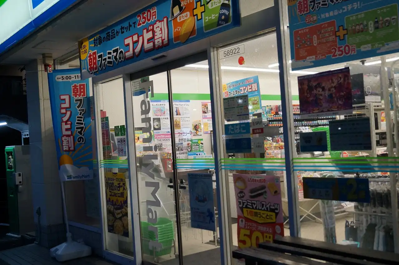 任務を終えコンビニに