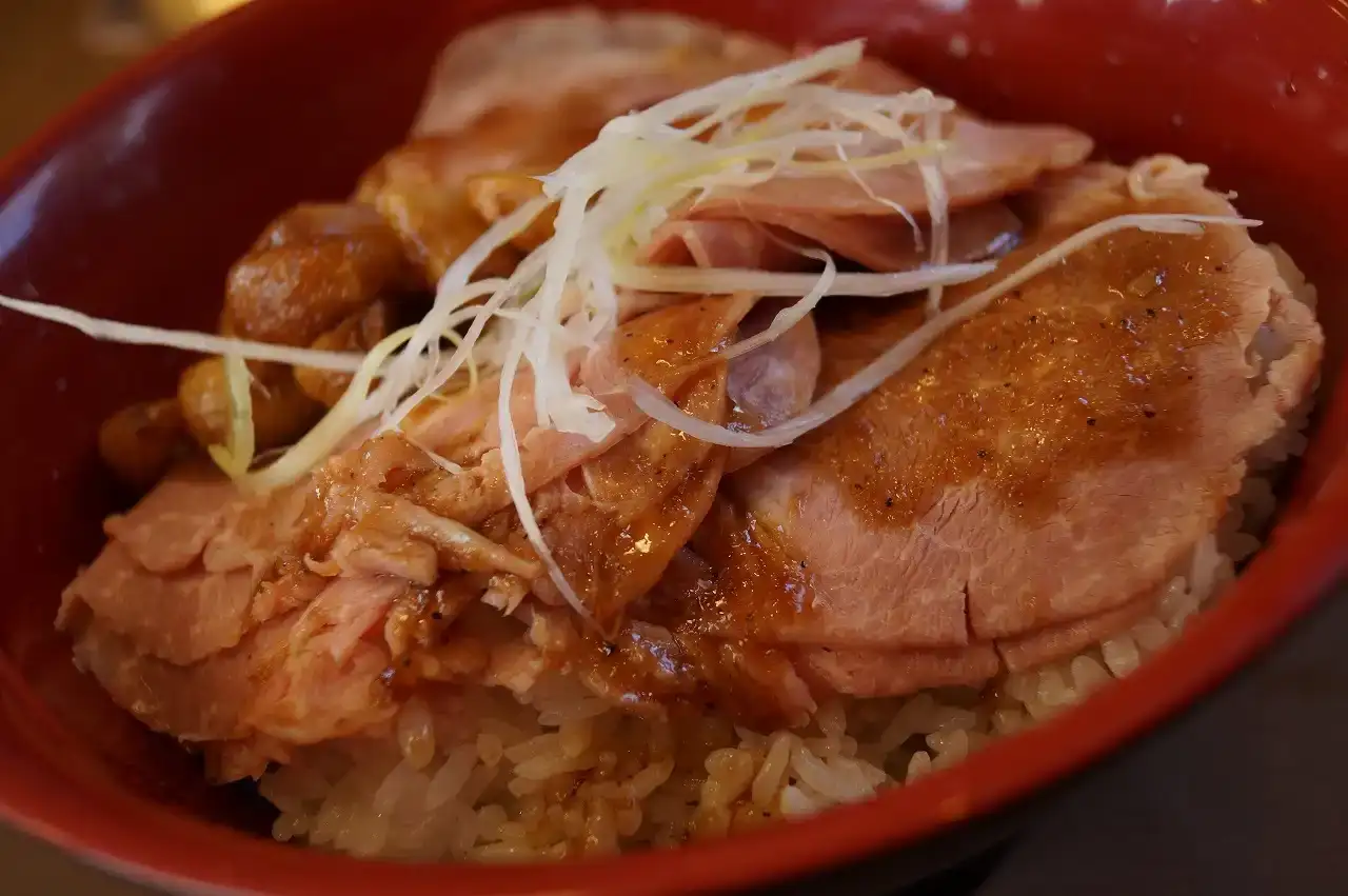 ローストポーク丼うまいんです